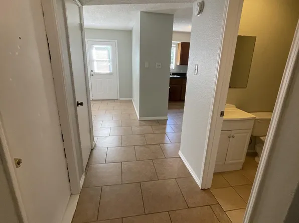 921A NW Summercrest Blvd, Burleson, TX