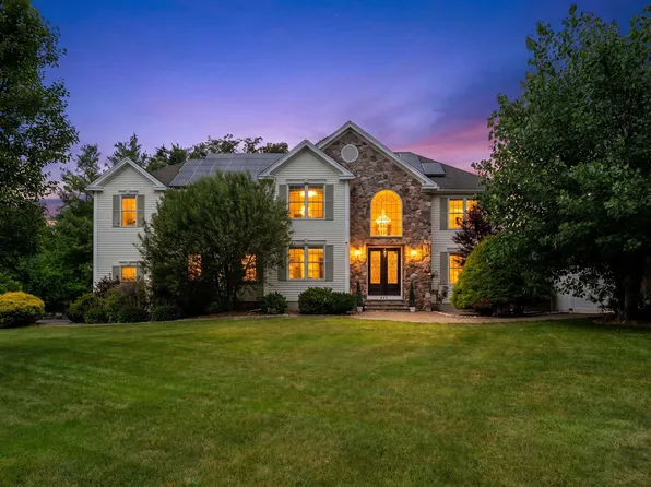 271 Merritt Nyberg Lane, Manchester, NH 03104