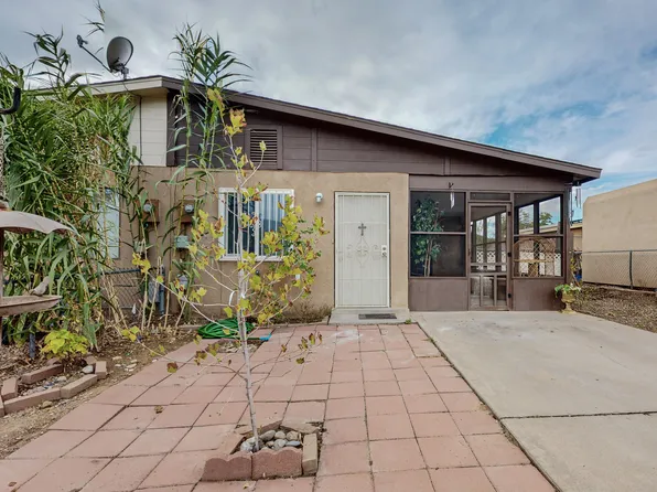 1141 Maple St, Bernalillo, NM 87004