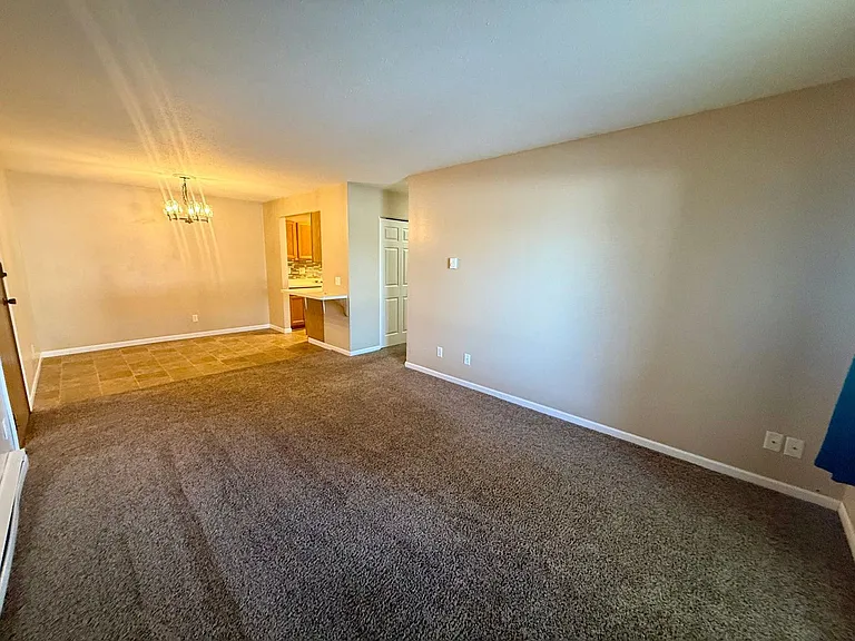 401-405 N Glendale Ave — Photo 5