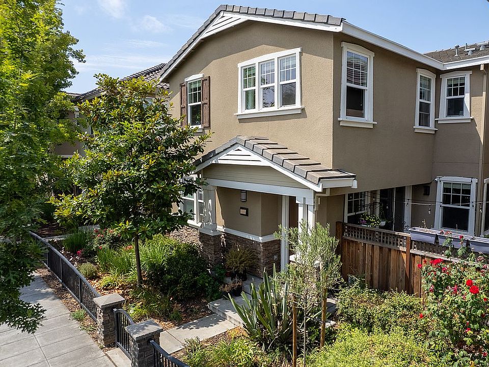 2nd image of 526 Aspen Pl