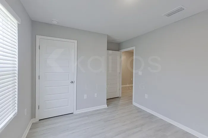 305 Monarch Ln — Photo 9