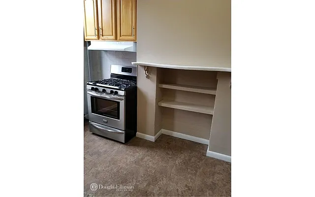 Rented by Douglas Elliman | media 16