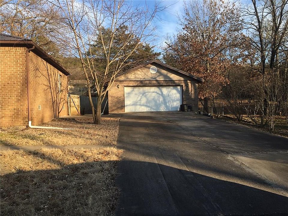 2nd image of 1405 Julie St