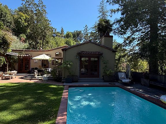 2nd image of 250 Manor Dr