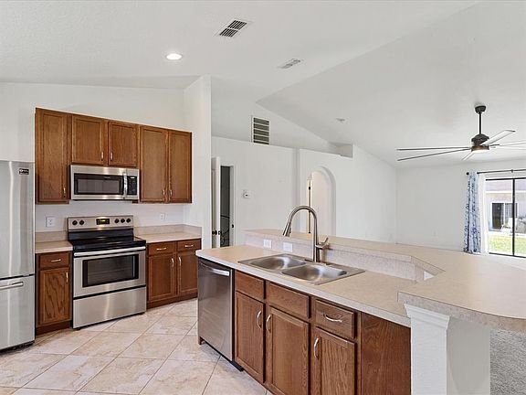 3rd image of 630 Valencia Ct