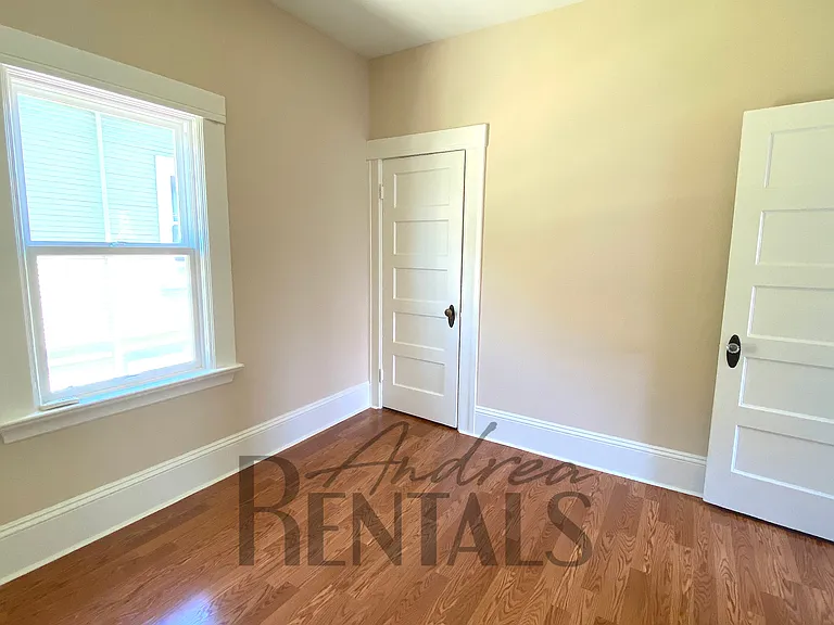 1028 Broadway — Photo 18