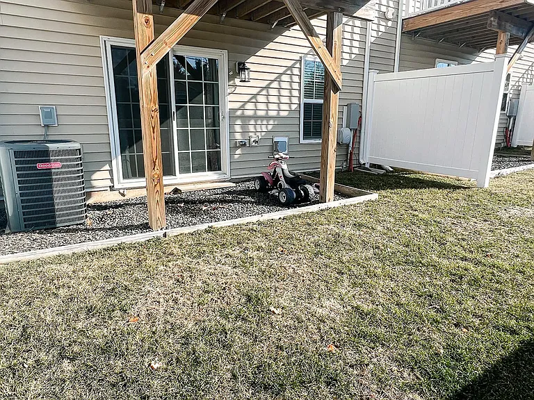1057 Chapman Cir — Photo 22