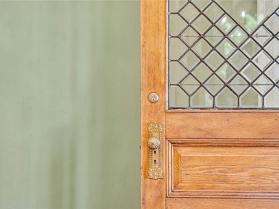 3rd image of 193 Lincoln Ave