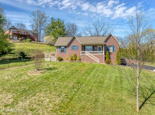 1580 Pin Oak Dr, Morristown, TN 37814