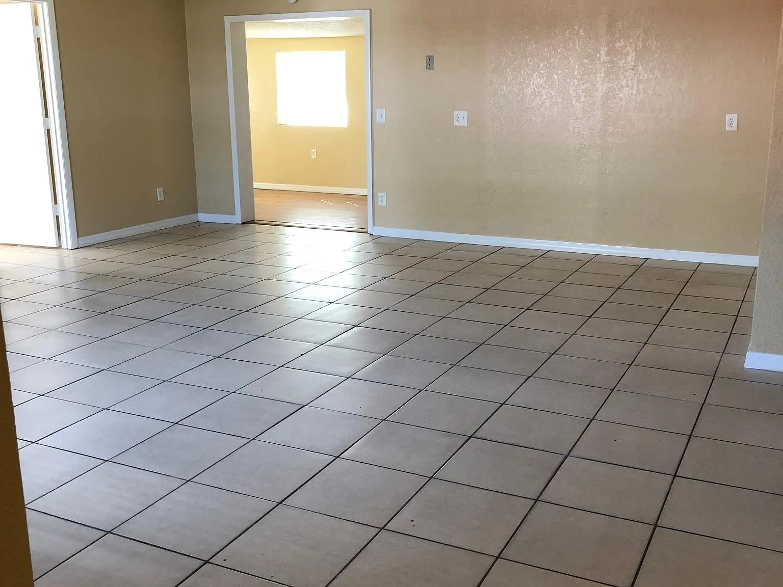 4 bed, 1864 sqft, $2,100 — Photo 3