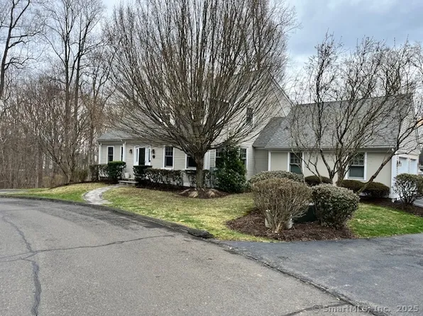 1 Bunker Hill Circle #1, Shelton, CT 06484