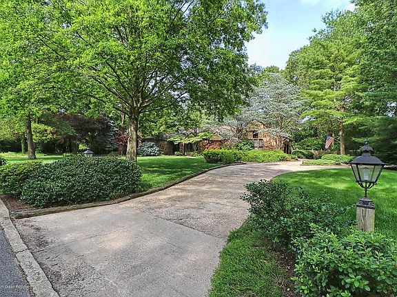 3rd image of 1605 Badger Dr