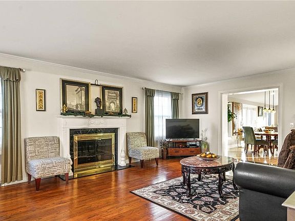 5th image of 525 Fairway Pl