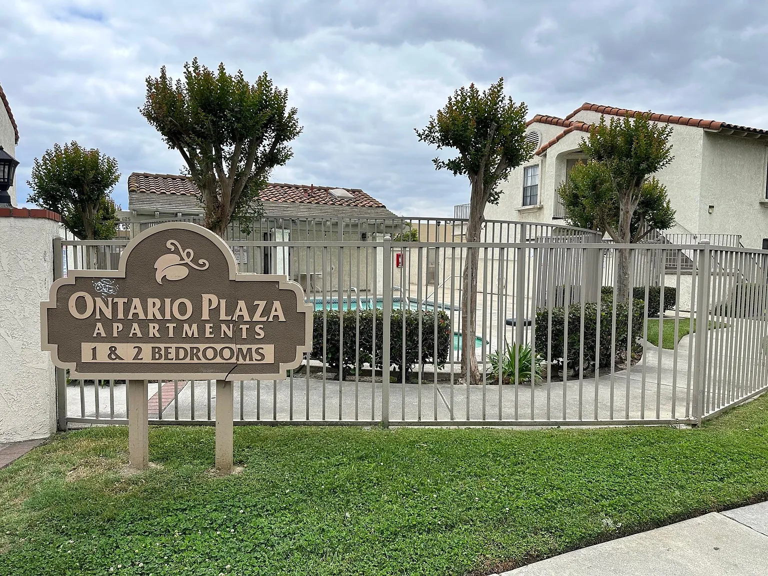 Ontario Plaza Apartment — Photo 1