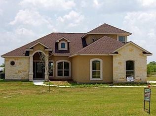 15918 Lake Shore Dr, Lytle, TX 78052