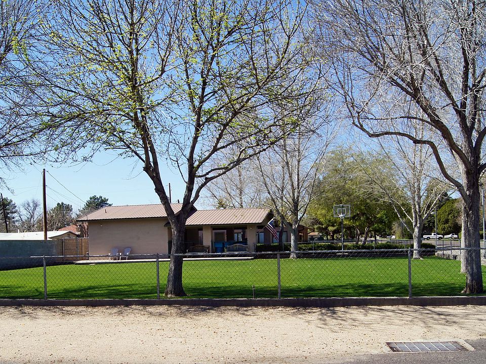 1st image of 3119 W Orangewood Ave