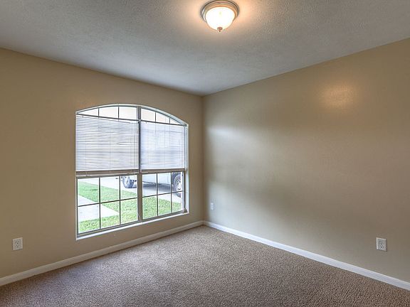 5th image of 10606 Pine Landing Dr Unit A