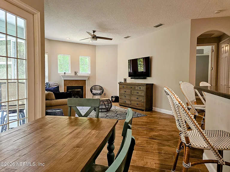 169 W Village Dr — Photo 5