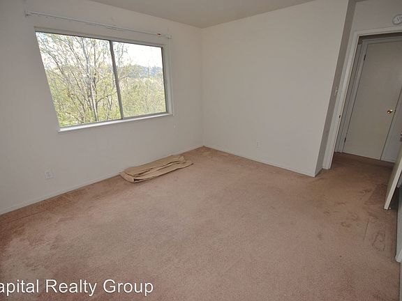 5th image of 1133 Village Dr APT 10