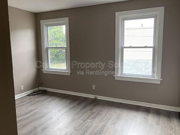 5th image of 3838 Llewellyn Ave