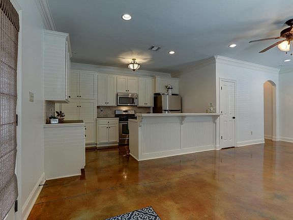5th image of 110 Corita Ct