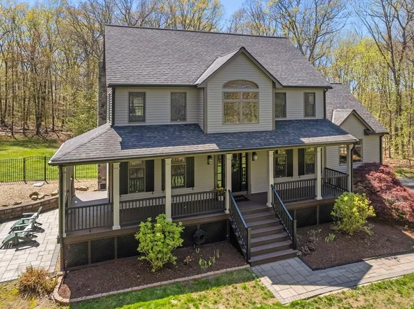 52 Fales Rd, Plainville, MA 02762