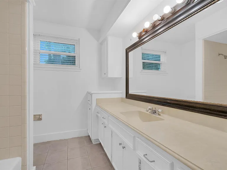 1122 Rhine Ln — Photo 25