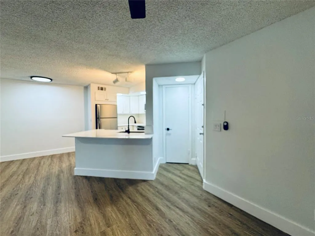 1 bed, 1.0 bath, 735 sqft, $1,400 — Photo 3