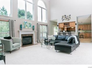 6557 Crescent View Dr, Saint Louis, MO 63129