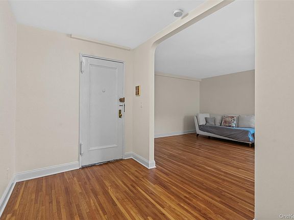 2nd image of 142 Garth Road #4Q