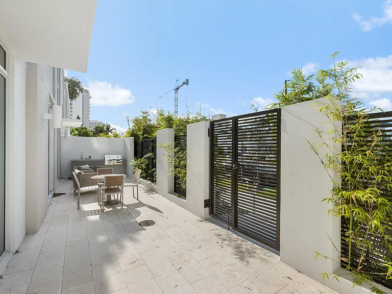 401 N Birch Rd #Townhouse 1 — Photo 3