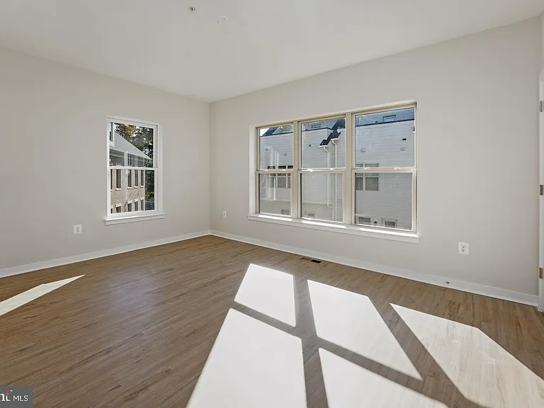 945 Sycamore Dr SE — Photo 28