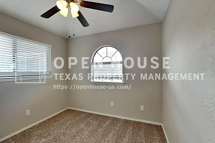 219 Cutting Horse Ln — Photo 16
