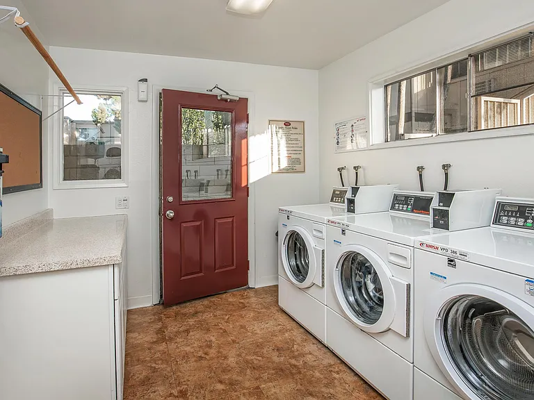 Highland Creek Apartment Homes — Photo 11