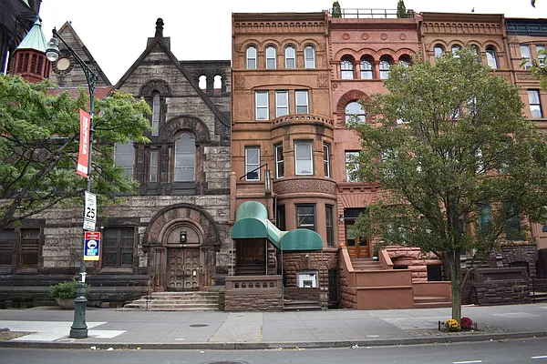 Sold by Invictus Property Advisors LLC | media 1