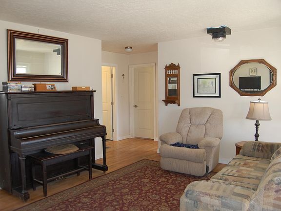 5th image of 305 SW Ewen St