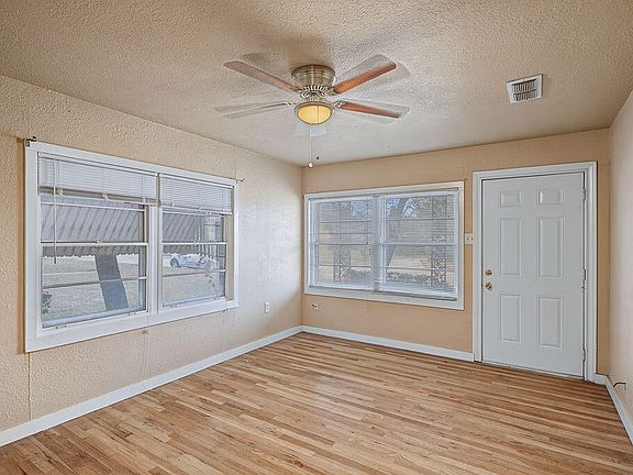 4th image of 219 E 9th St