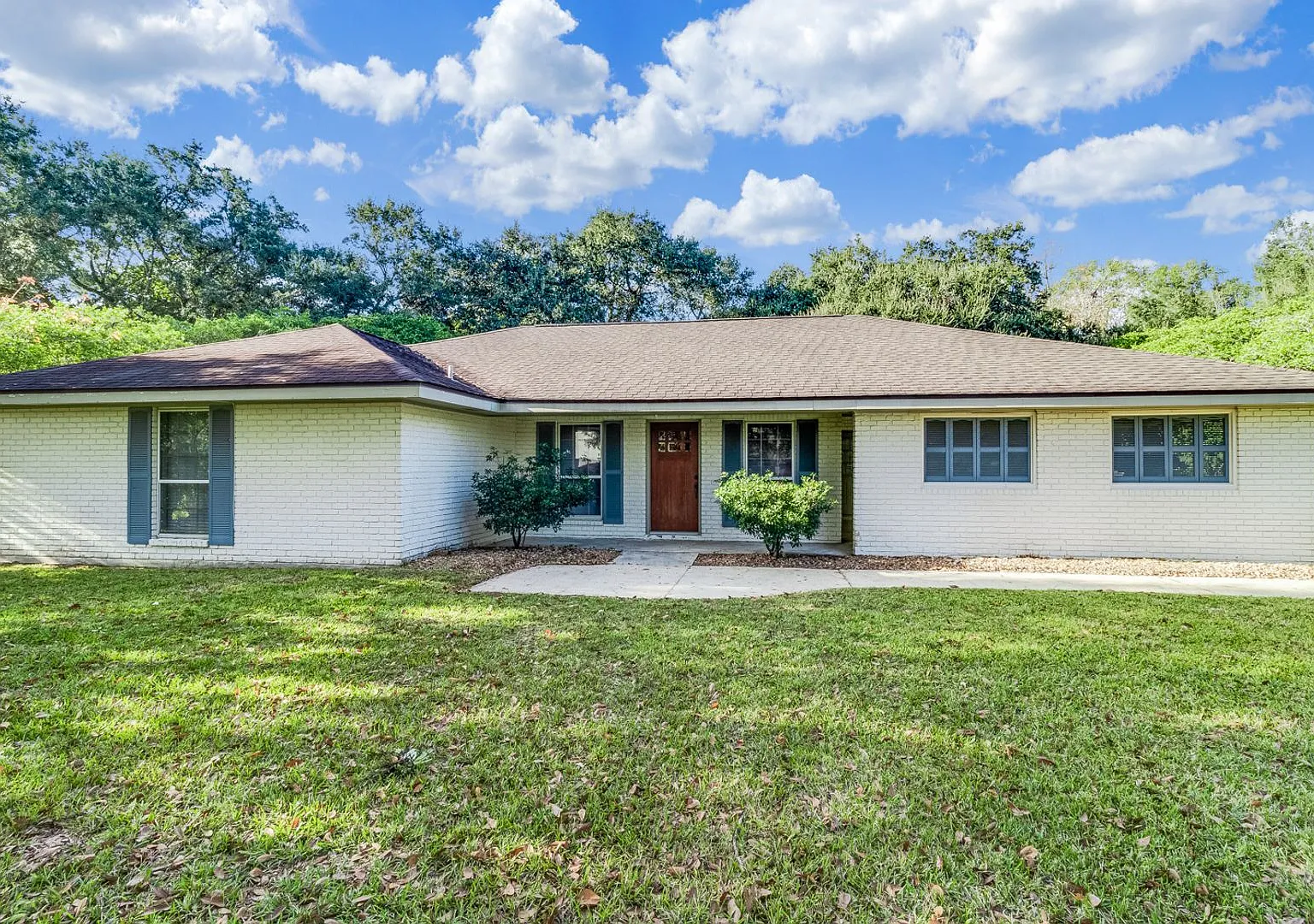 Beautiful Home Located On Tolson Road! — Photo 2