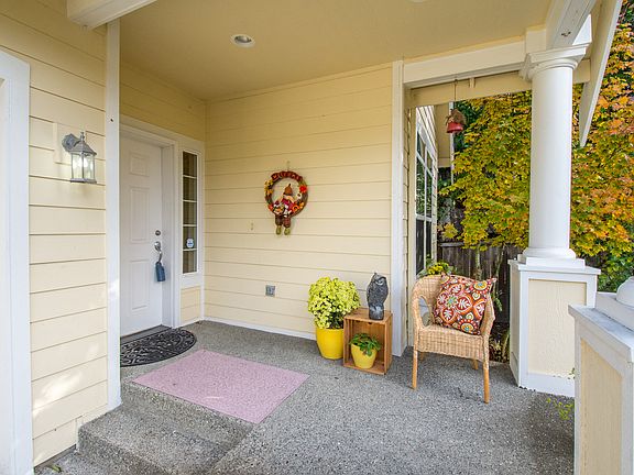 3rd image of 1015 117th Street Ct E