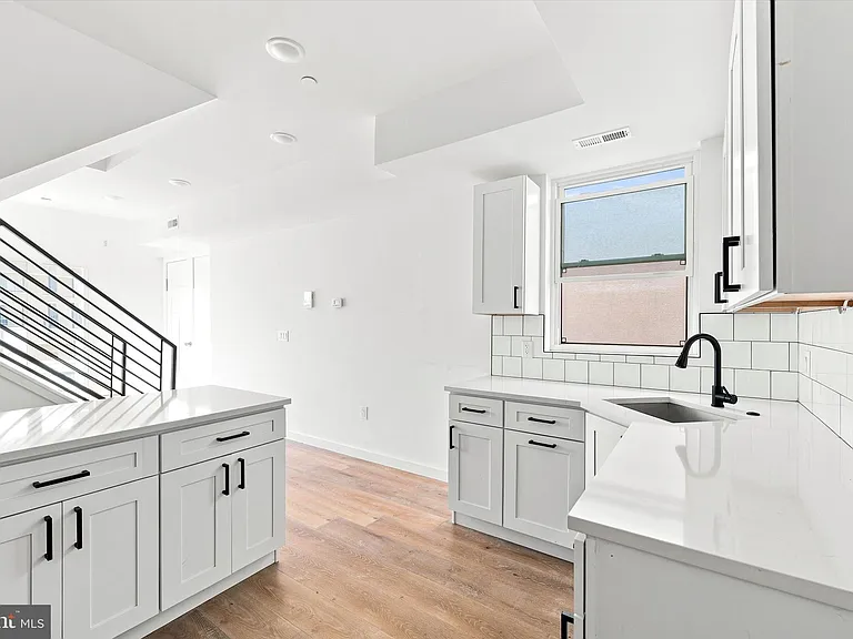 1729 Francis St #4 — Photo 7