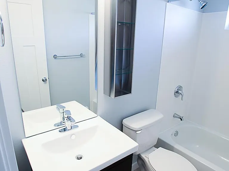 2221 E Thomas St #3 — Photo 6