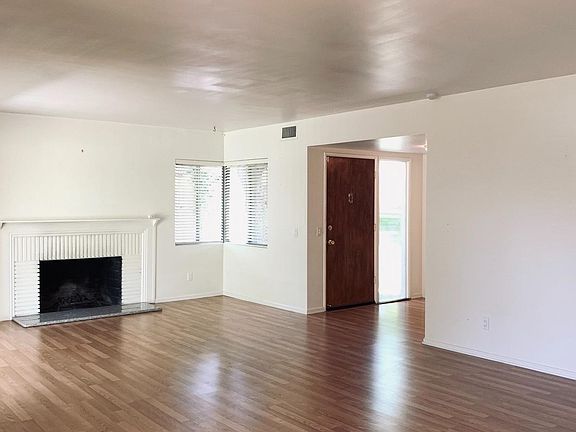 4th image of 2444 1/2 El Molino Ave