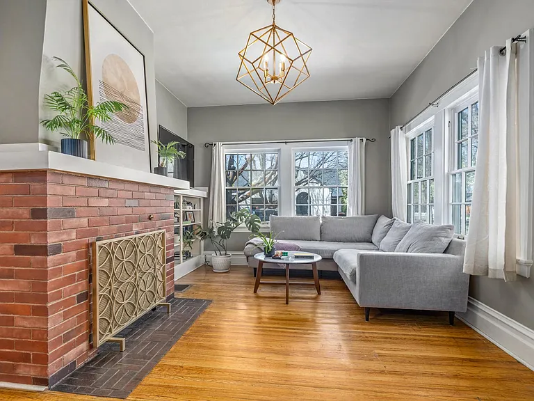 2323 W Regan Ave — Photo 1