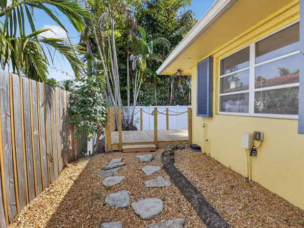 111 SE 7th Ave #D & C, Delray Beach, FL 33483