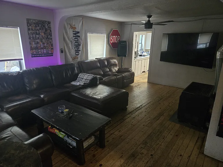 405 S Leroux St — Photo 5