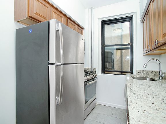 4th image of 736 W 173rd St APT A44