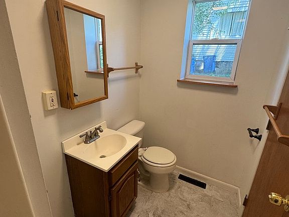 4th image of 965 Grove St Floor 1