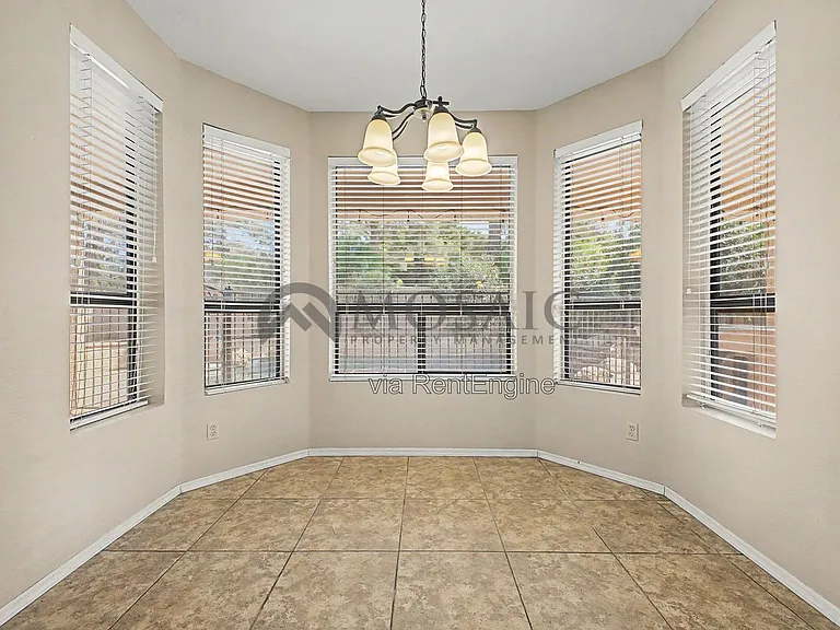 1819 E Cascade Dr — Photo 16