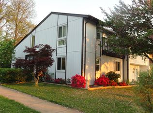 20 Regis Cir, Sterling, VA 20164